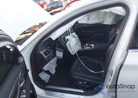 2018 BMW 740I из США, поврежденный, VIN WBA7E2C5XJG742687